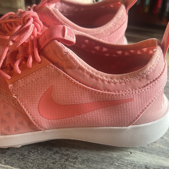 Nike Juvenate Women’s Sneaker Shoes Peach Pink Sz. 8 724979-005 NEVER WORN - Picture 4 of 7